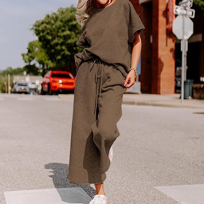 Solid Color Texture Casual Fashion Women's Wear Short-sleeved Trousers Two-piece Set - Image 6