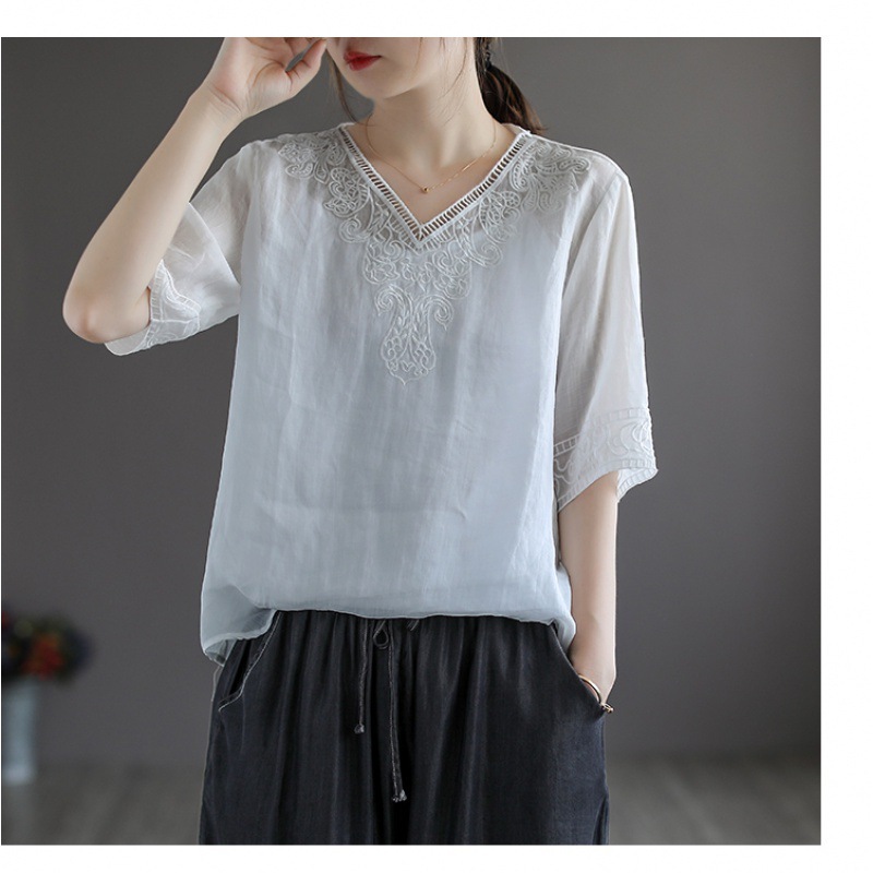 Women's Fashion Retro Cotton And Linen Embroidered V-neck Short-sleeved T-shirt - Image 6